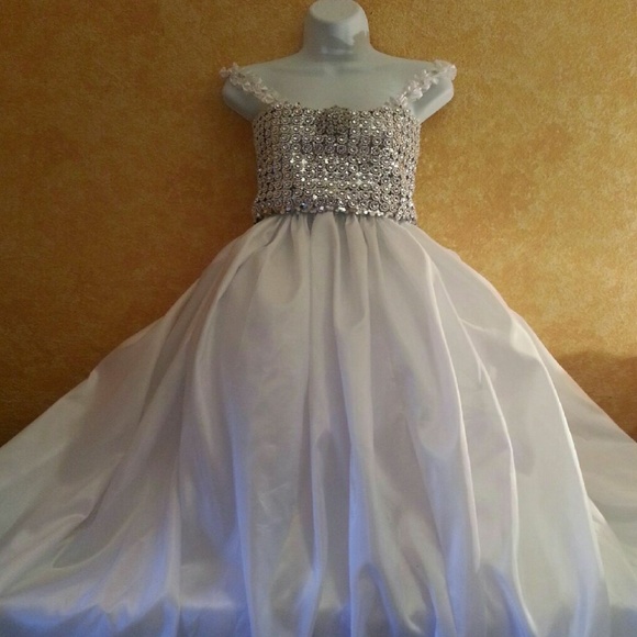 Illusion Diamond Look Taffeta Wedding Ballgown Set